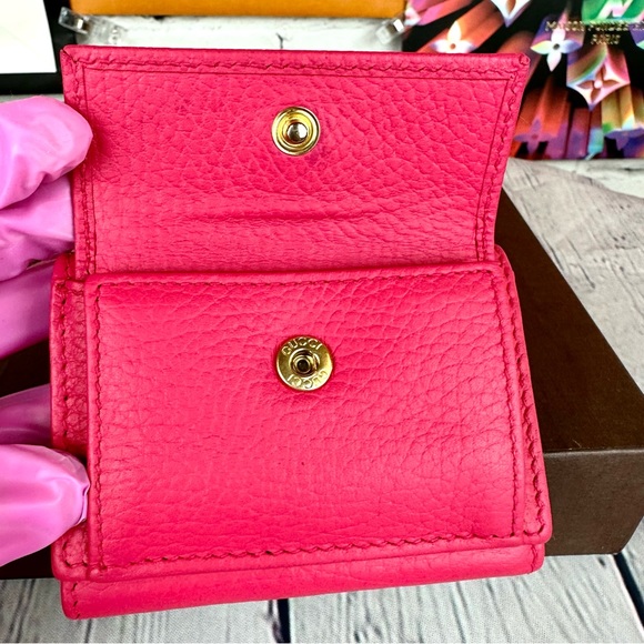 Gucci hot pink compact wallet with card holder and coin section - Picture 12 of 15